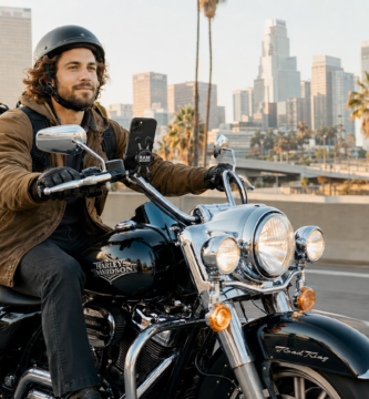 Best Harley-Davidson Road King Phone Mount for 2026 — Top 3 Picks 3 ai image man hd road king